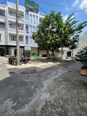 bán nhà đường kênh nước đen,p tân thành ( 4,5x12m) 2 lầu,sân thượng.hẽm 7m.giá 7,6 tỷ