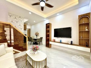 bán nhà phan văn trị vào bước ra chợ bà chiểu,nhà vuông vức nội thất đầy đủ chỉ 5,15 tỷ