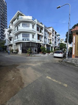 cần bán đất xây biệt thự khu cao cấp 8*16 m sổ riêng, giá chỉ 172 triệu/ m2 tốt nhất khu vực