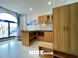 cho thuê căn hộ / phòng ngủ có ban công rộng lớn thoáng mát có nội thất - ngay võ duy ninh q1