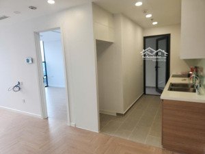 cho thuê căn hộ 2 phòng ngủ, 90 láng, ngã tư sở, đống đa, ban công đông nam, ở luôn, sẵn slot ô tô.