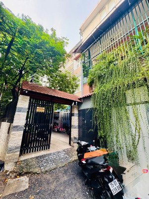 duy nhất nhà 3 tầng kiên cố, sẵn dòng tiền 30 triệu/tháng. giá tốt nhất khu vực quận tân bình.