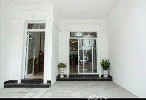 cho thuê nhà phố phú gia compond