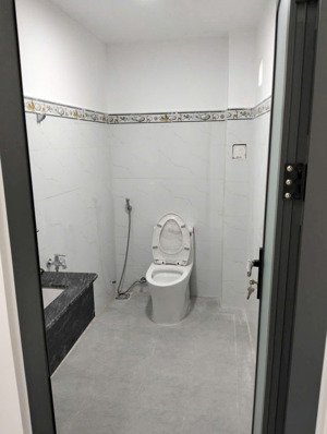 hẻm 89 lê trọng tấn xe ô tô đậu trước cổng dt 4,3x12m lững 2 pn