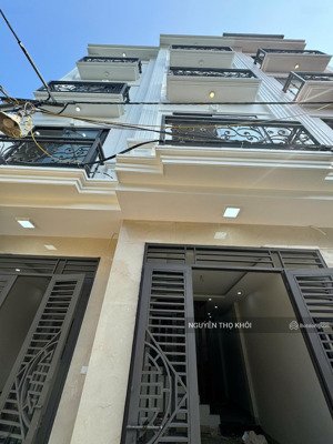 chỉ hơn 4 tỷ có ngay căn 4tx33m2 ôtô sát nhà 40m ra trục chính ôtô tránh. nhà cuối kđt thanh hà