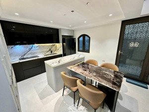 cực hiếm!!! phố lạc long quân, nhà mới 5 tầng thang máy x 40m, giá 8.9 tỷ. vị trí đẹp, gần phố.