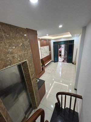 chủ nhà cần tiền nên cần bán gấp căn nhà có thang máy ở mậu lương,hđ,ô tô đỗ gần.gía 7.1tỷ có tl