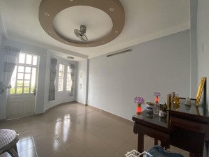 bán nhà mặt tiền đường dc9 , 4x20m 3,5 lầu giá 11 tỷ