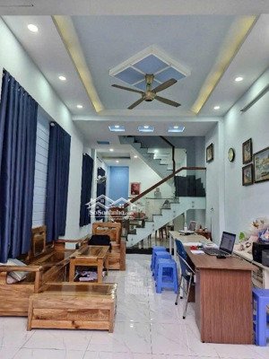 nhà 3 tầng gần sát phạm ván đồng, p. linh đông thủ đức. dt: 6x13.5m s: 81m2 (6x13.5m) hẻm oto