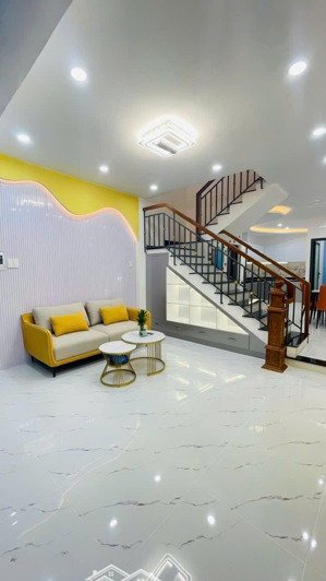 nhà đẹp chỉ việc xách vali ở - 2 tầng - 3 phòng ngủ - nở hậu phong thủy