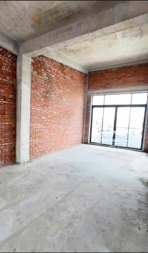 nhà phố liền kề dt 6x20m - 4 tầng. giá bán 6,3 tỷ. hoàn thiện ngoài, thô trong, nhận nhà ngay