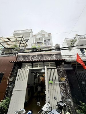 nhà phố 4m x 18m. 3 tầng full nội thất hẻm xe hơi đường lâm thị hố