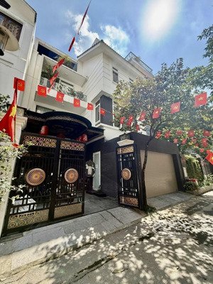 siêu phẩm nhà đẹp, 30m ra lê văn lương mặt tiền 9m vỉa hè 3 ô tô tránh, 110m2 - chỉ 39 tỷ