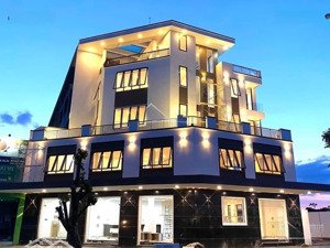 bán shophouse tại đinh tiên hoàng, 4,5 tỷ, 150m2, 5pn, 5wc, pháp lý đầy đủ