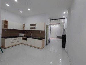 nguyễn tri phương nhà đẹp 4tầng, ngang gần 5m cực hiếm, 7.6 tỷ tl đang cho thuê