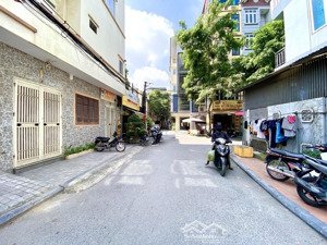 bán nhà mặt phố nguyễn khả trạc, dt6, mt4,8m, vỉa hè ô tô tránh, ô chờ thang máy.