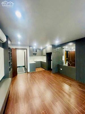 Cho thuê nhà riêng Phương Mai, Đống Đa 42m x 7T THANG MÁY giá 23 triệu, ngõ 4M