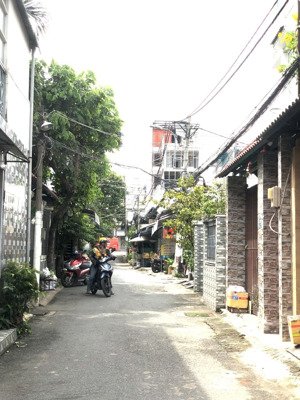 nhà 2 tầng trường thọ cạnh ga metro - 77m2 xe hơi đỗ cửa -chỉ hơn 6 t.ỷ