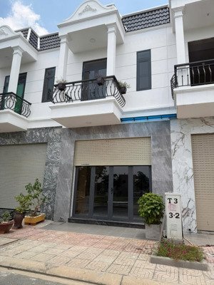 bán nhanh nhà 1 trệt 1 lầu khu hoàng nam 64m² có sân ô tô gần chợ, trường học