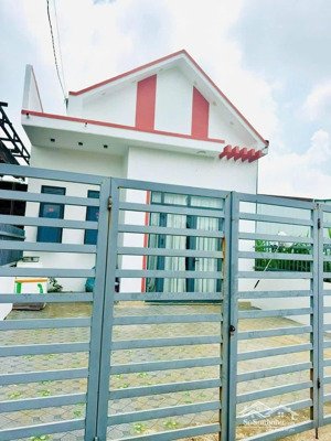 nhà đẹp giá rẻ trung tâm p2, tp bảo lộc, 3pn 2wc, có sân đậu ô tô, chỉ 1.95 tỷ còn thương lượng