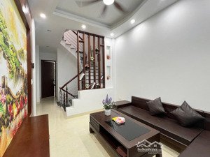 cầu am, hà đông 8 tỷ hơn gần 40m2, lh: trịnh phương , mặt ngõ thông 20 m ra ô tô tránh