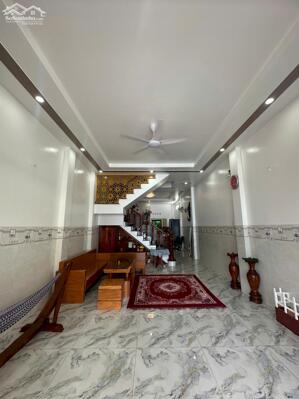  Bán Nhà 1 Trệt 2 Lầu Mặt Tiền Đường Dự Định, Bình Khánh!