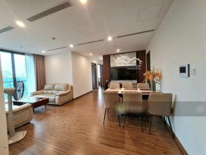 gia đình cần bán căn 3pn 132m2 ,đông nam tòa 110 cầu giấy ,giá 11 tỷ lh 