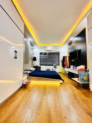 chính chủ cần bán nhà kim mã- 35m2- 1 nhà ra mặt phố- mt 6m - sổ vuông đẹp- giá 9,5 tỷ