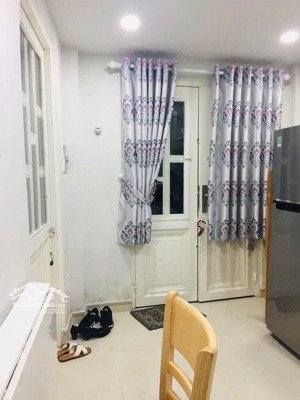 nhà đẹp chỉ việc xách vali ở - 3 tầng - 2 phòng ngủ - vị trí trung tâm thuận tiện di chuyển