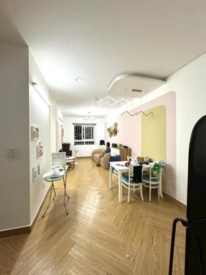 cần bán căn hộ 74m 2pn giá 3 tỷ 3 đầy đủ nt