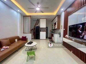 bán nhà cầu giấy 6.7 tỷ, mới đẹp, 3 bước ra phố, oto đỗ cạnh nhà, lô góc 2 thoáng, 31m2, 5t