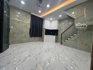 nhà đẹp chỉ việc xách vali ở - 3 tầng - 2 phòng ngủ - vị trí vàng gần mặt tiền
