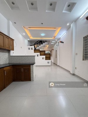 bán nhà hẻm oto hoàng hoa thám. nhà 4x17, có 4 phòng ngủ lớn, hẻm an ninh, dân trí