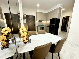 gia đình cần bán căn hộ res 11, dt 72m2, 2pn, 2wc, căn góc, sổ hồng chính chủ. giá bán: 4.89 tỷ tl