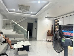 chính chủ cho thuê nguyên căn biệt thự cực đẹp tại waterfornt - có thang máy - về ở hết ý