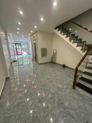 cho thuê nhà cực đẹp mặt phố khu vực quán nam - có thang máy - về hoạt động spa, văn phòng cực mê
