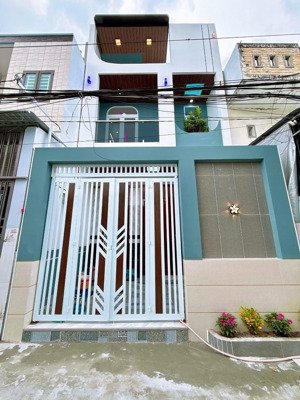 định cư nước ngoài bán gấp vườn chuối, q3, dt 56,28m2,giá 2tỷ990