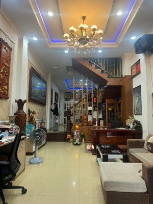 bán nhà 1 trệt 3 lầu đường số 37 hiệp bình chánh có sân vườn, gara ô tô giá tốt