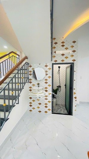 nhà đẹp chỉ việc xách vali ở - 2 tầng - 3 phòng ngủ - nở hậu phong thủy