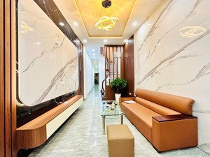 vf3 đỗ cửa, nhà đẹp trương định,lô góc, kinh doanh, 15m ra ô tô tránh, gần hồ đền lừ, 43m2 * 5t