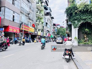 gần hồ tây, mặt đường 30m sqh, chỉ 1 toà văn phòng đẹp, 8 tầng, có hầm, mt 8m, chính chủ.