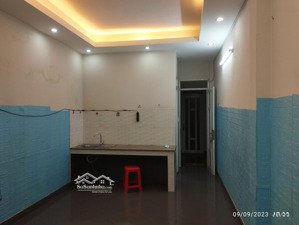 nữ - 670/87/40 đoàn văn bơ,p16,q4 - phòng trọ 35m2, giá 3,8 triệu, máy lạnh, tủ lạnh, có sân thượng