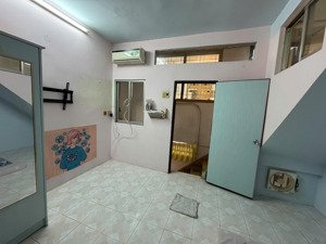 cho thuê nhà nguyên căn, khu vực trung tâm, nhà sạch sẽ, khu vực an ninh, dân trí cao.