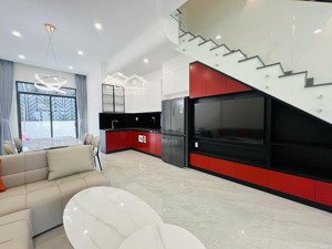 bán căn nhà mới xây 2 lầu diện tích sử dụng gần 200m2 bàn giao full nội thất cao cấp giá chỉ 6,3 tỷ