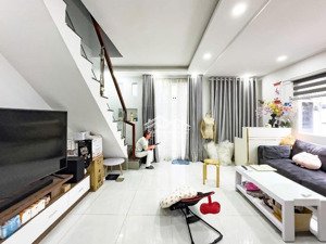 nhà xinh 3 mặt tiền - 3 tầng-50m2- trần hưng đạo-p cầu kho-q 1-sổ riêng- chỉ 6tỷ (còn tl)