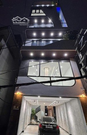 tòa nhà 70m 8tầng lô góc tại phố trạm long biên - kinh doanh sầm uất - giá tốt ạ.