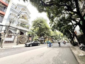 khách sạn hầm + 7 tầng 38 phòng cao cấp dòng tiền 220tr/tháng