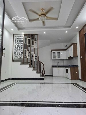 chính chủ bán nhà 5 tầng mới toanh- ô tô đỗ sát nhà- ngõ nông thằng. việt hưng- long biên.