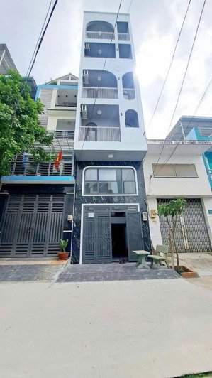 căn hộ dịch vụ 6 tầng + thang máy+ đường rộng 8m nguyễn sơn tân phú nhỉnh 11 tỷ.