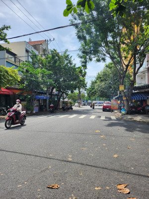 nhỉnh 8tỷ còn duy nhất một căn- mặt phố trung tâm hải châu- hoà cường -đường 7m5 -sát lê thanh nghị